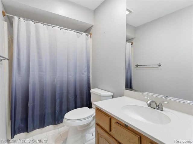 5470 Jamestown Road, Utica, MI 48317