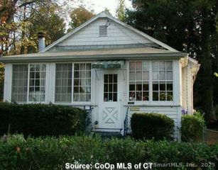 117 East Pershing Street, Bloomfield, CT 06002