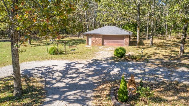 800 Country Trails Road, Conway, MO 65632