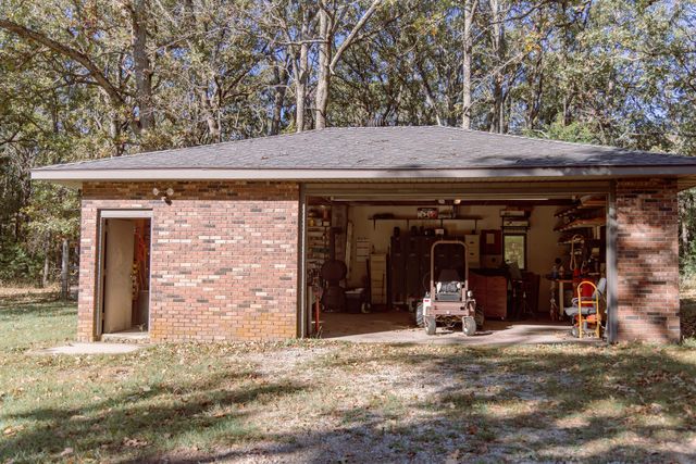 800 Country Trails Road, Conway, MO 65632