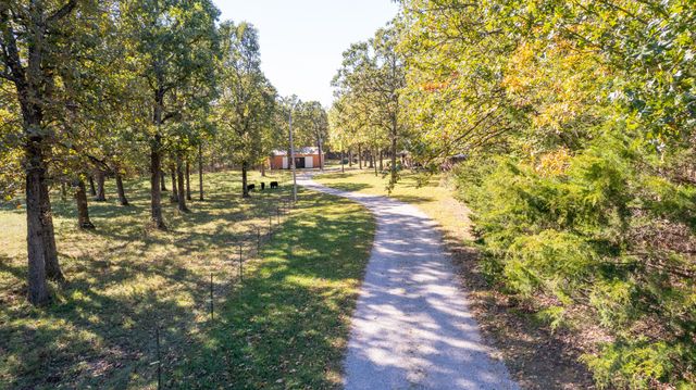 800 Country Trails Road, Conway, MO 65632