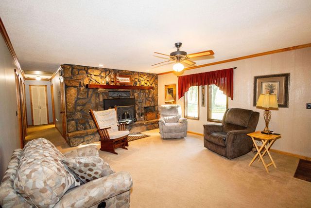 800 Country Trails Road, Conway, MO 65632