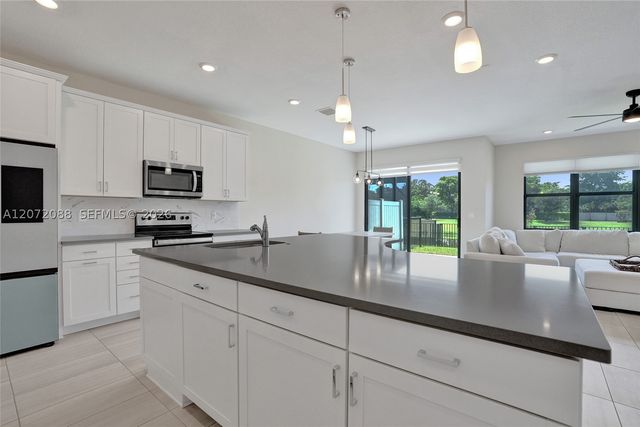 2138 S Appleton Cir S, Oakland Park, FL 33309