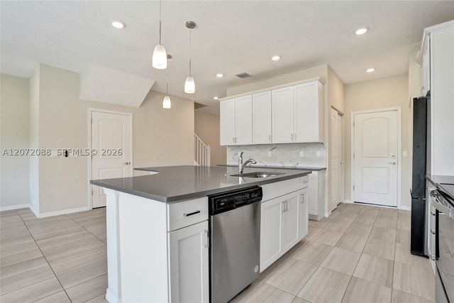 2138 S Appleton Cir S, Oakland Park, FL 33309