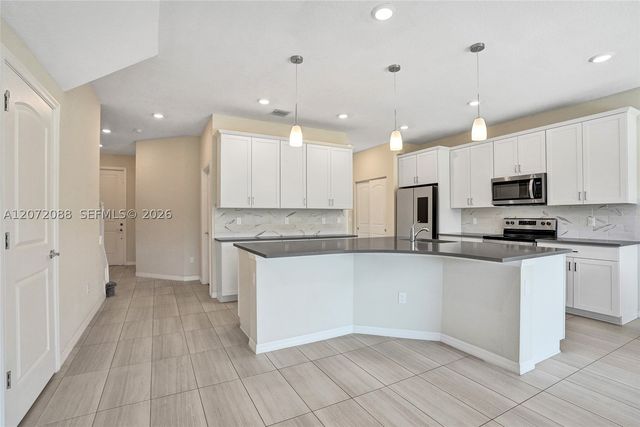 2138 S Appleton Cir S, Oakland Park, FL 33309