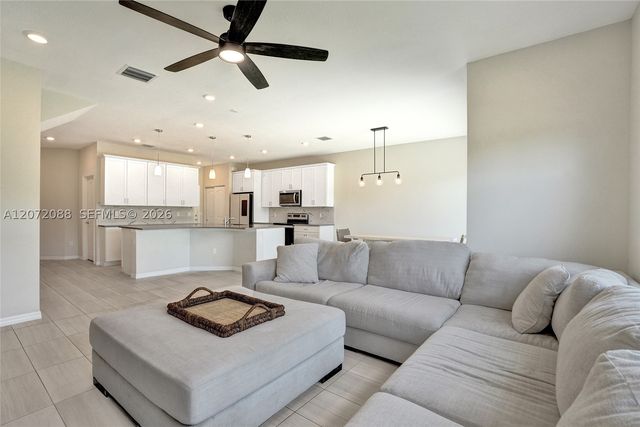 2138 S Appleton Cir S, Oakland Park, FL 33309