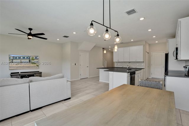 2138 S Appleton Cir S, Oakland Park, FL 33309