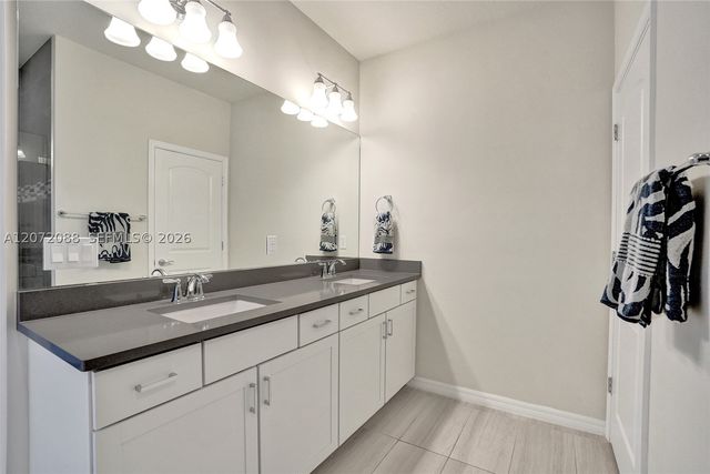 2138 S Appleton Cir S, Oakland Park, FL 33309