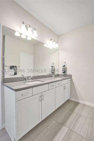 2138 S Appleton Cir S, Oakland Park, FL 33309