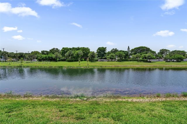 2138 S Appleton Cir S, Oakland Park, FL 33309