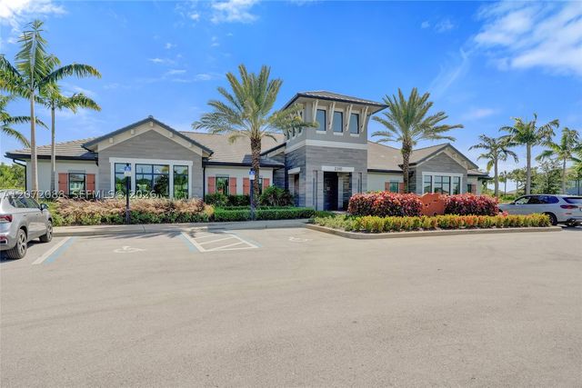 2138 S Appleton Cir S, Oakland Park, FL 33309