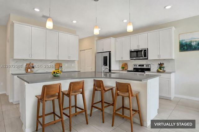 2138 S Appleton Cir S, Oakland Park, FL 33309