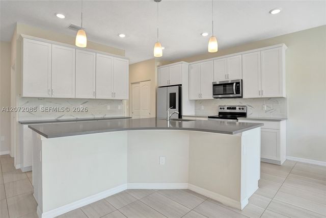 2138 S Appleton Cir S, Oakland Park, FL 33309