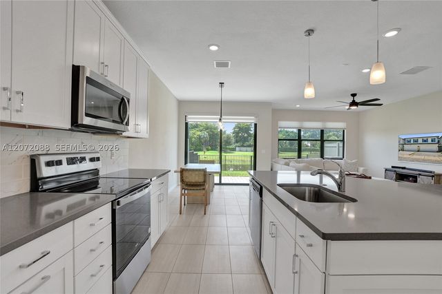 2138 S Appleton Cir S, Oakland Park, FL 33309