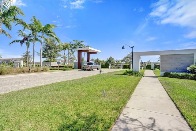 2138 S Appleton Cir S, Oakland Park, FL 33309