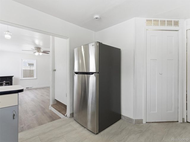 22035 Scotia Road, Oak Park, MI 48237