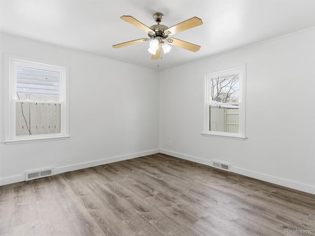 22035 Scotia Road, Oak Park, MI 48237