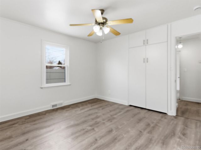 22035 Scotia Road, Oak Park, MI 48237