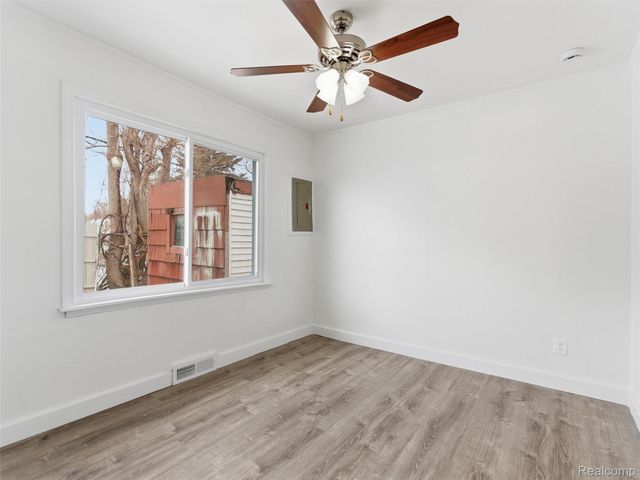 22035 Scotia Road, Oak Park, MI 48237