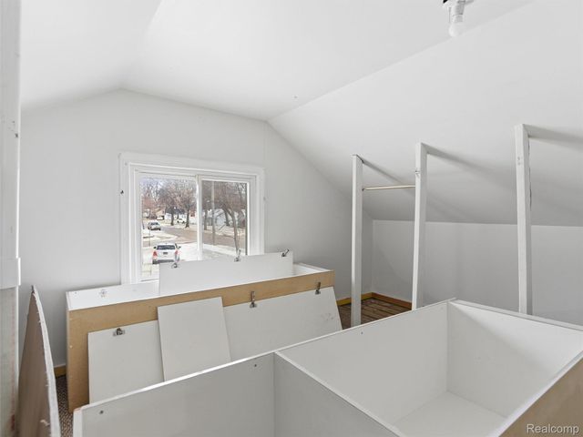 22035 Scotia Road, Oak Park, MI 48237