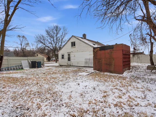 22035 Scotia Road, Oak Park, MI 48237