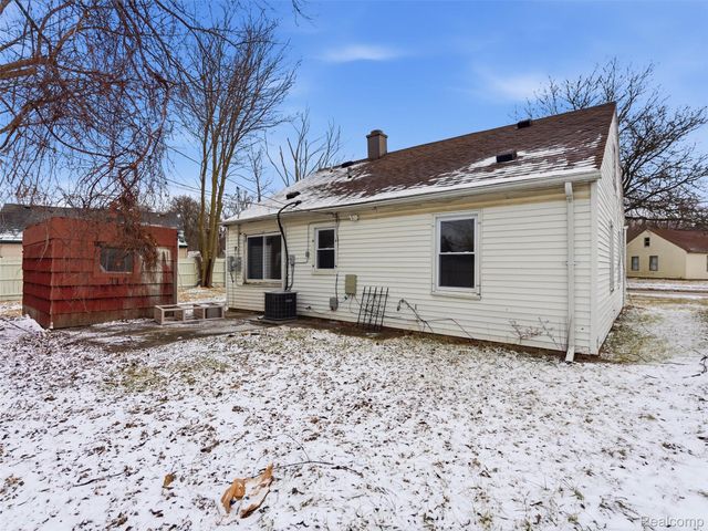 22035 Scotia Road, Oak Park, MI 48237