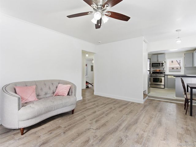 22035 Scotia Road, Oak Park, MI 48237