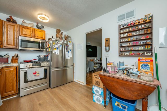 1907 S 7th Avenue E, Newton, IA 50208