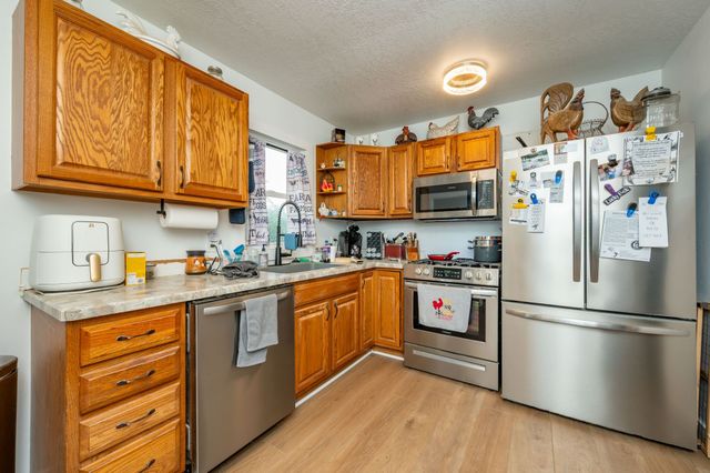 1907 S 7th Avenue E, Newton, IA 50208