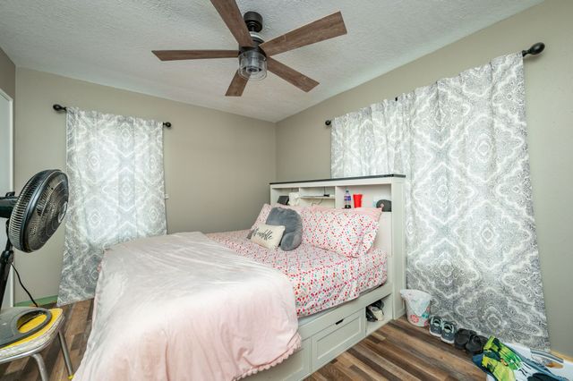 1907 S 7th Avenue E, Newton, IA 50208