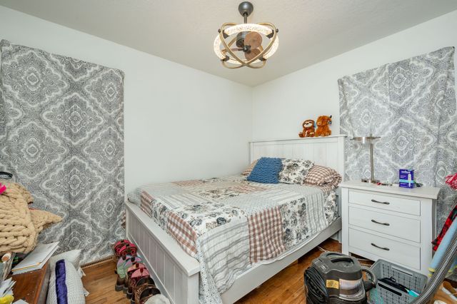 1907 S 7th Avenue E, Newton, IA 50208