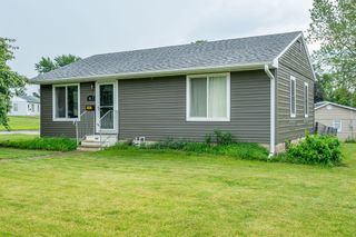 1907 S 7th Avenue E, Newton, IA 50208