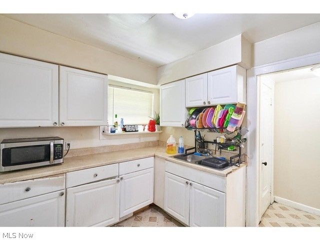 941 Dresden Road, Cleveland Heights, OH 44112