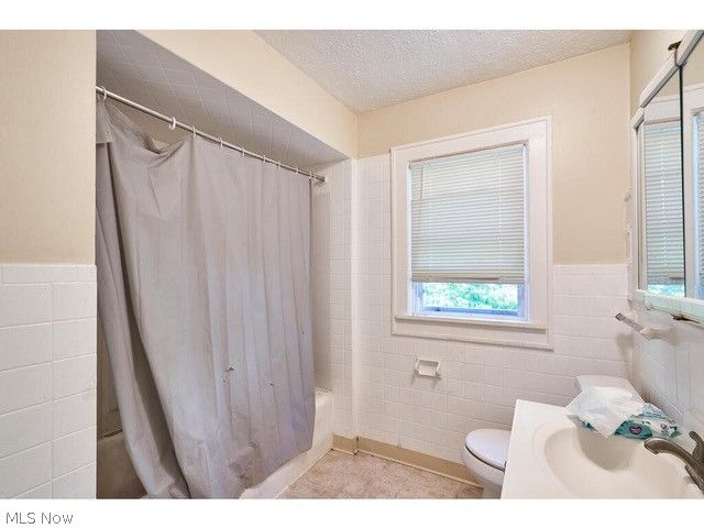 941 Dresden Road, Cleveland Heights, OH 44112