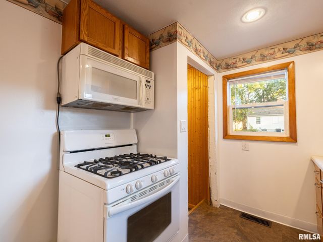 100 DONNA Court, Pekin, IL 61554