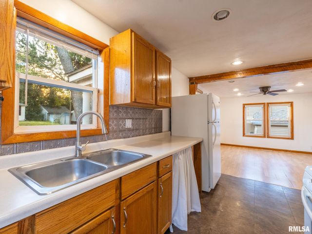 100 DONNA Court, Pekin, IL 61554