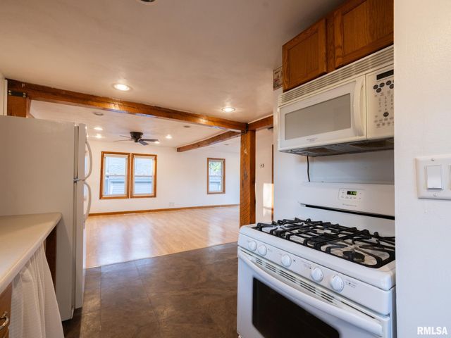 100 DONNA Court, Pekin, IL 61554