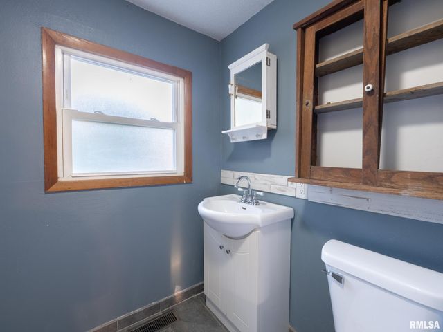 100 DONNA Court, Pekin, IL 61554