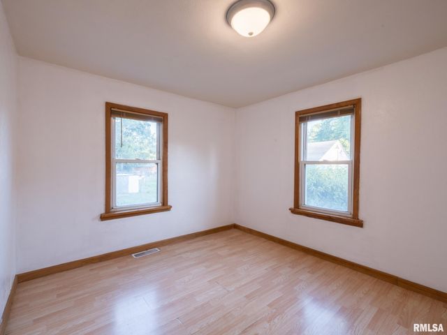 100 DONNA Court, Pekin, IL 61554
