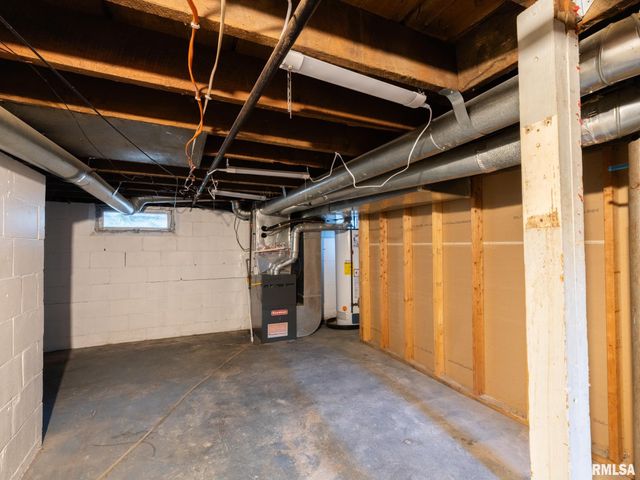 100 DONNA Court, Pekin, IL 61554