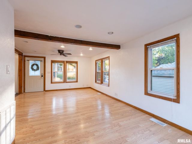 100 DONNA Court, Pekin, IL 61554