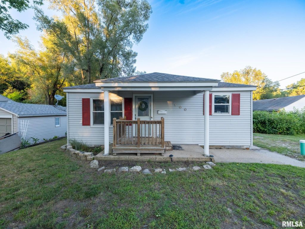 100 DONNA Court, Pekin, IL 61554