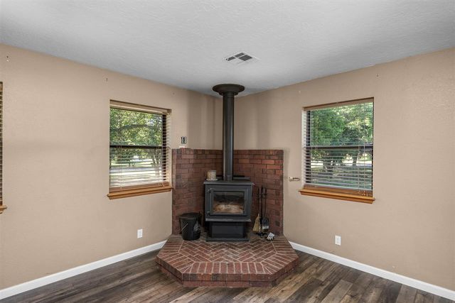 102 Parkview Cir, Cache, OK 73527