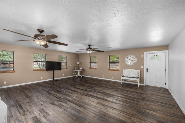 102 Parkview Cir, Cache, OK 73527