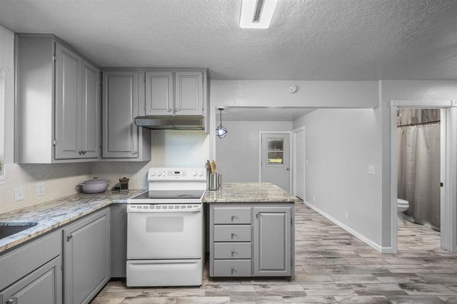 102 Parkview Cir, Cache, OK 73527