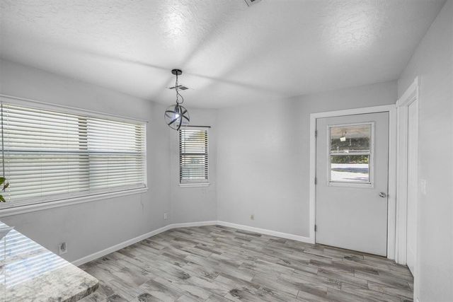102 Parkview Cir, Cache, OK 73527
