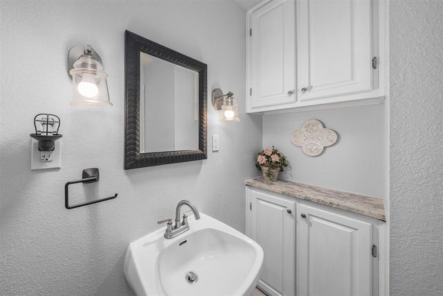 102 Parkview Cir, Cache, OK 73527