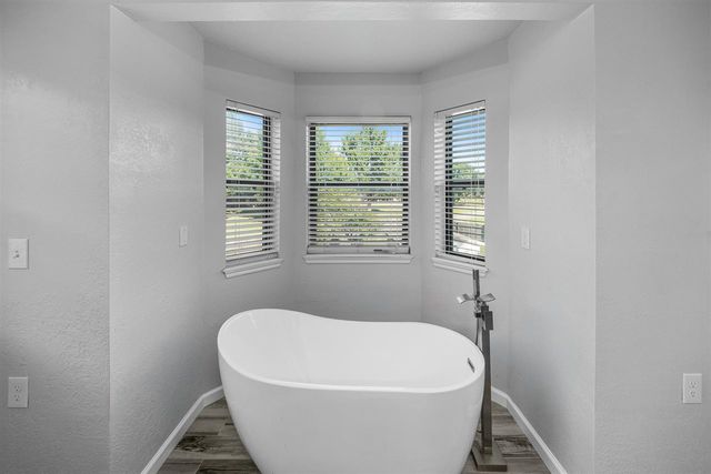 102 Parkview Cir, Cache, OK 73527