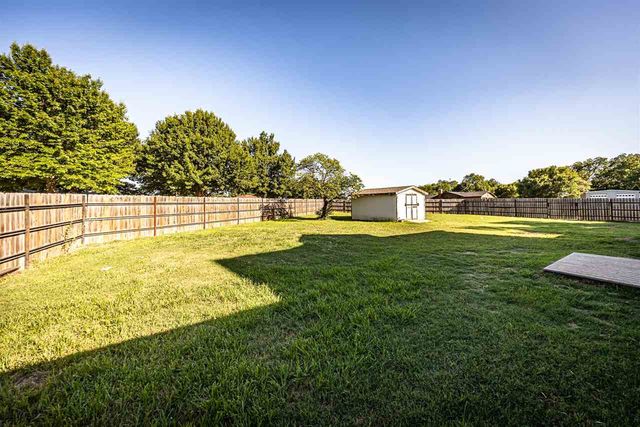 102 Parkview Cir, Cache, OK 73527