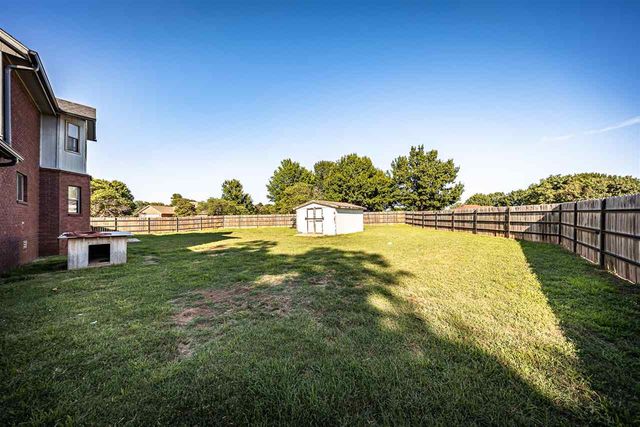 102 Parkview Cir, Cache, OK 73527